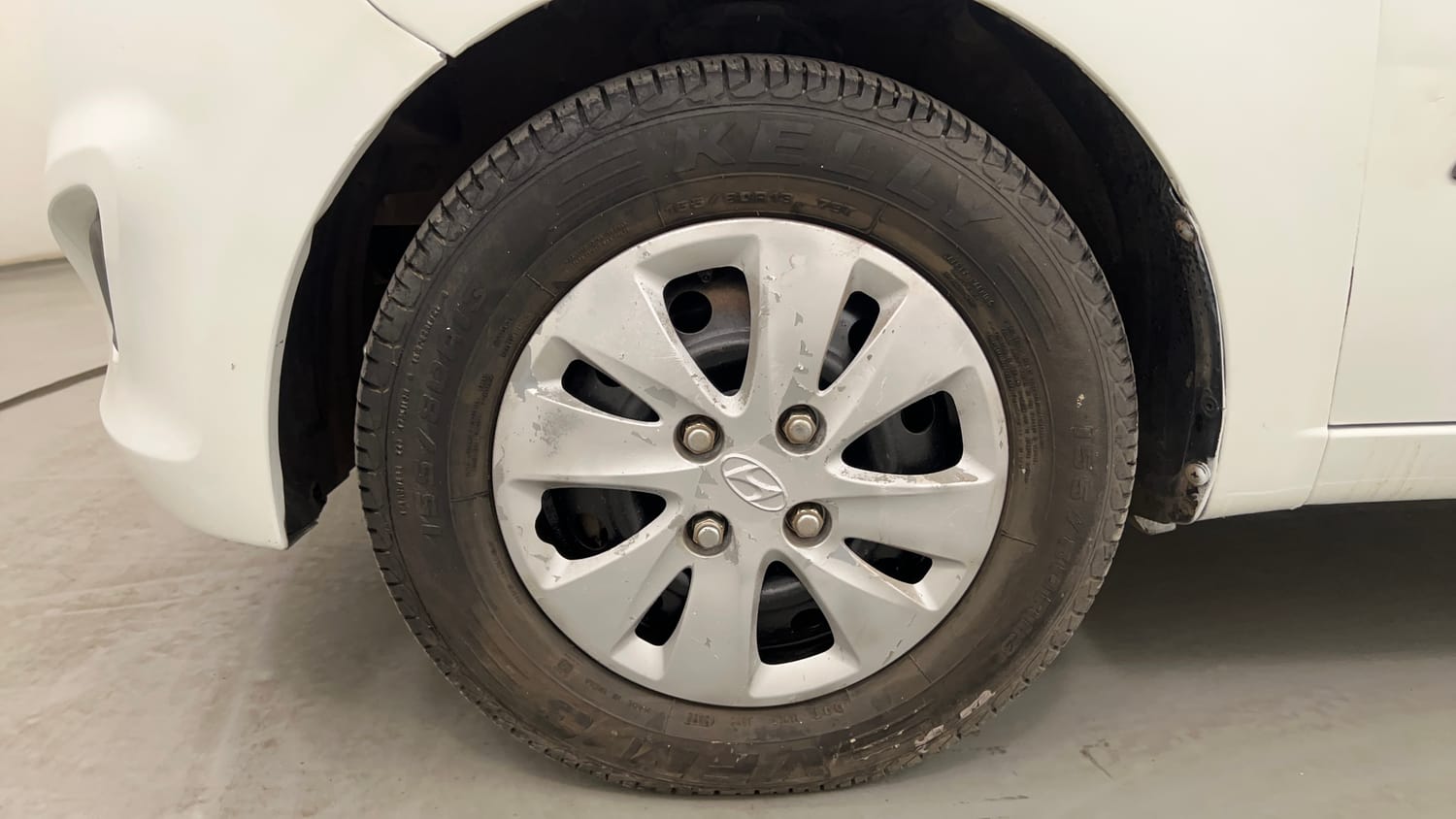 Used 2012 Hyundai i10 Magna 1.1 iRDE2 Petrol Manual tyres LEFT FRONT TYRE RIM VIEW