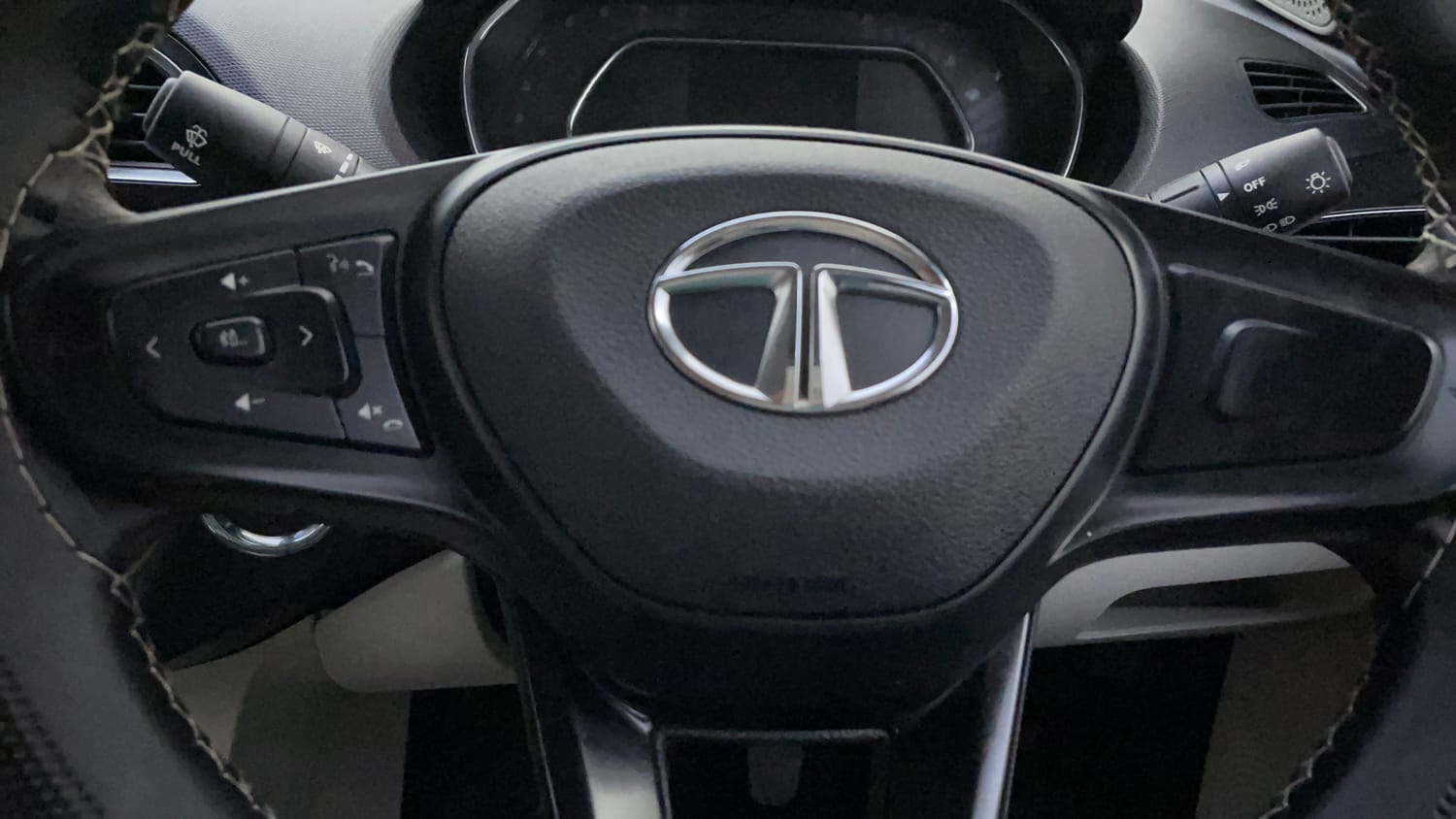 Used 2023 Tata Tigor XZ Plus Petrol Manual top_features Airbags