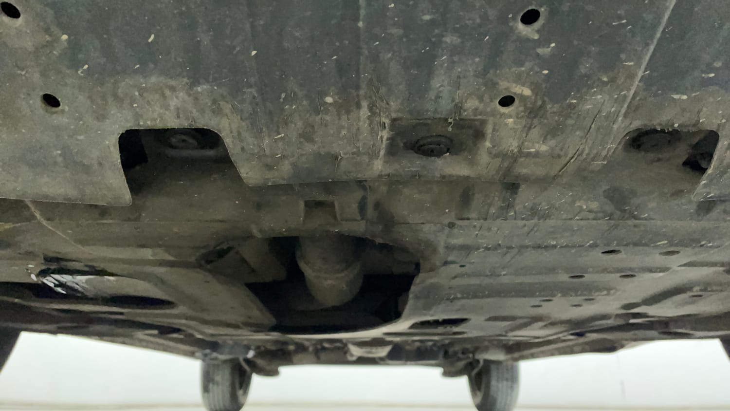 Used 2023 Mahindra XUV 300 W6 1.2 Petrol AMT Petrol Automatic extra FRONT LEFT UNDERBODY VIEW