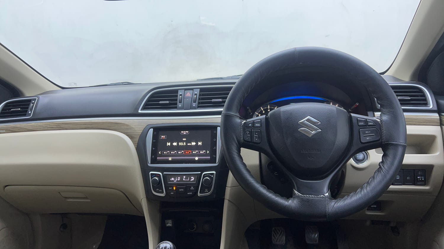 Used 2023 Maruti Suzuki Ciaz Zeta 1.5 Petrol Manual interior DASHBOARD VIEW