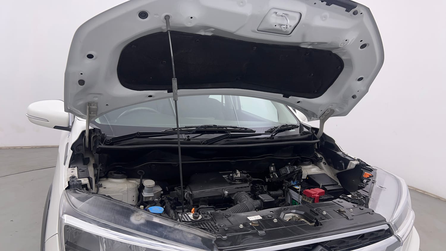 Used 2023 Maruti Suzuki XL6 Zeta AT Petrol Petrol Automatic engine ENGINE RIGHT SIDE HINGE & APRON VIEW