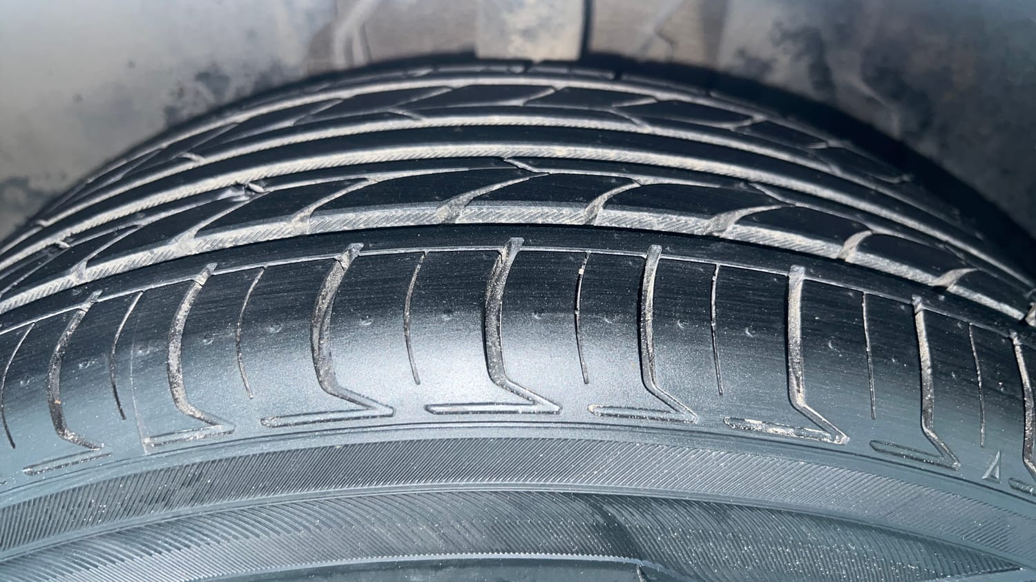Used 2022 Tata Altroz XZA Petrol Petrol Automatic tyres LEFT FRONT TYRE TREAD VIEW
