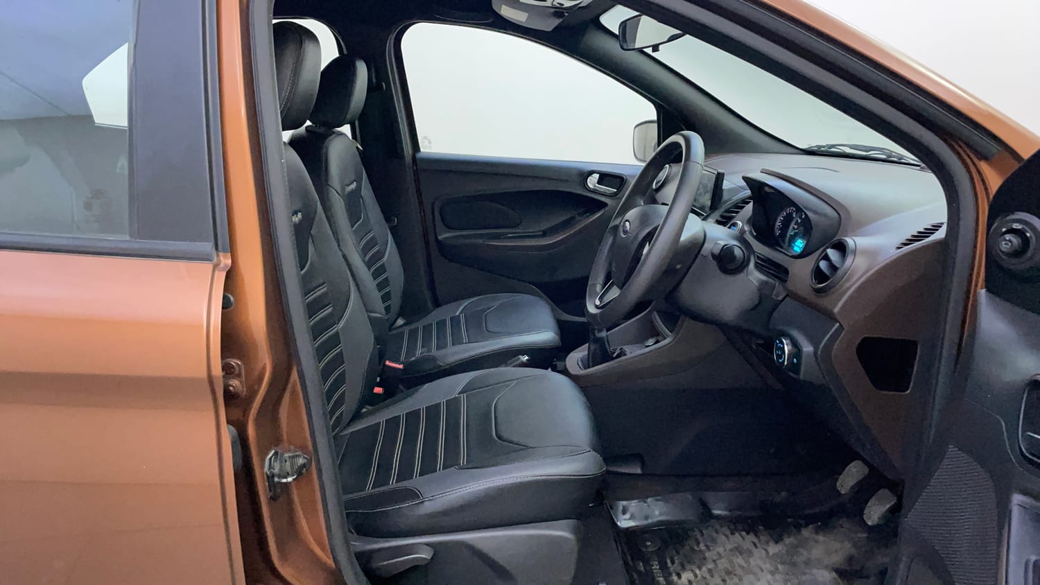 Used 2019 Ford Freestyle Titanium 1.2 Ti-VCT Petrol Manual interior RIGHT SIDE FRONT DOOR CABIN VIEW