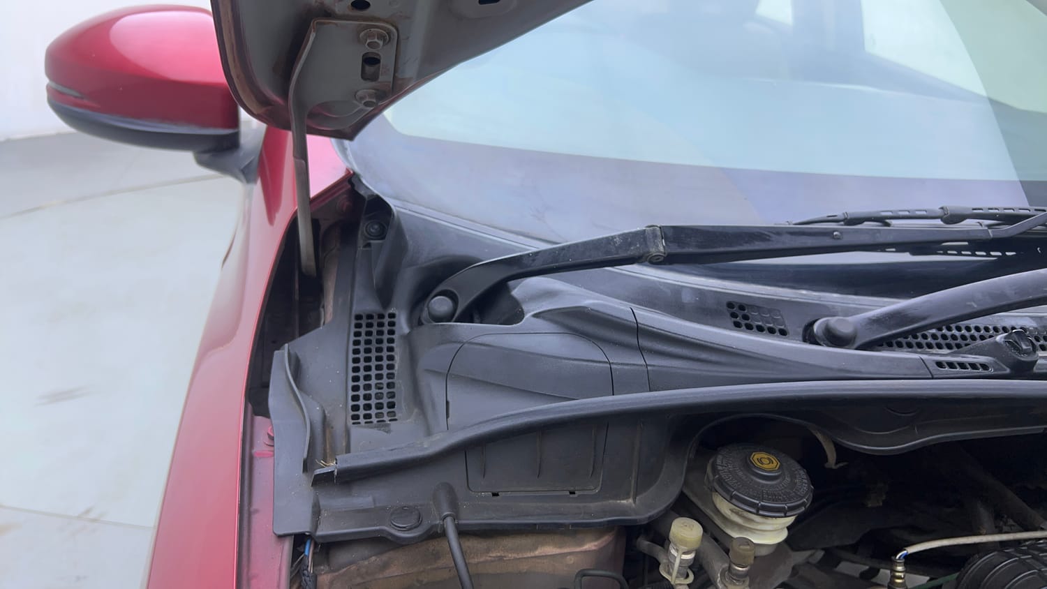 Used 2019 Honda City ZX CVT Petrol Petrol Automatic engine ENGINE RIGHT SIDE HINGE & APRON VIEW
