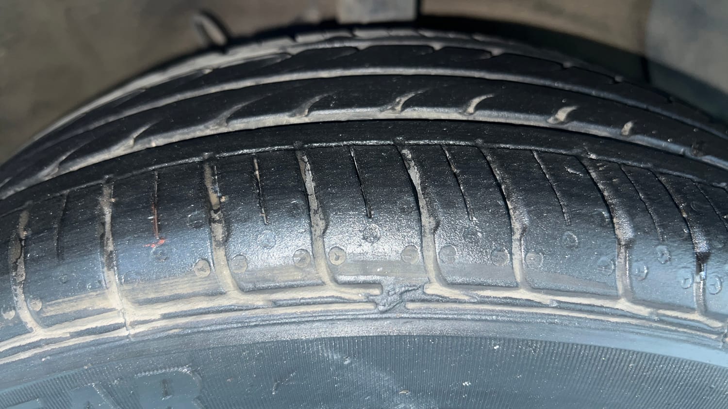 Used 2025 Hyundai Grand i10 Nios Sportz (O) 1.2 Kappa VTVT Petrol Manual tyres RIGHT FRONT TYRE TREAD VIEW