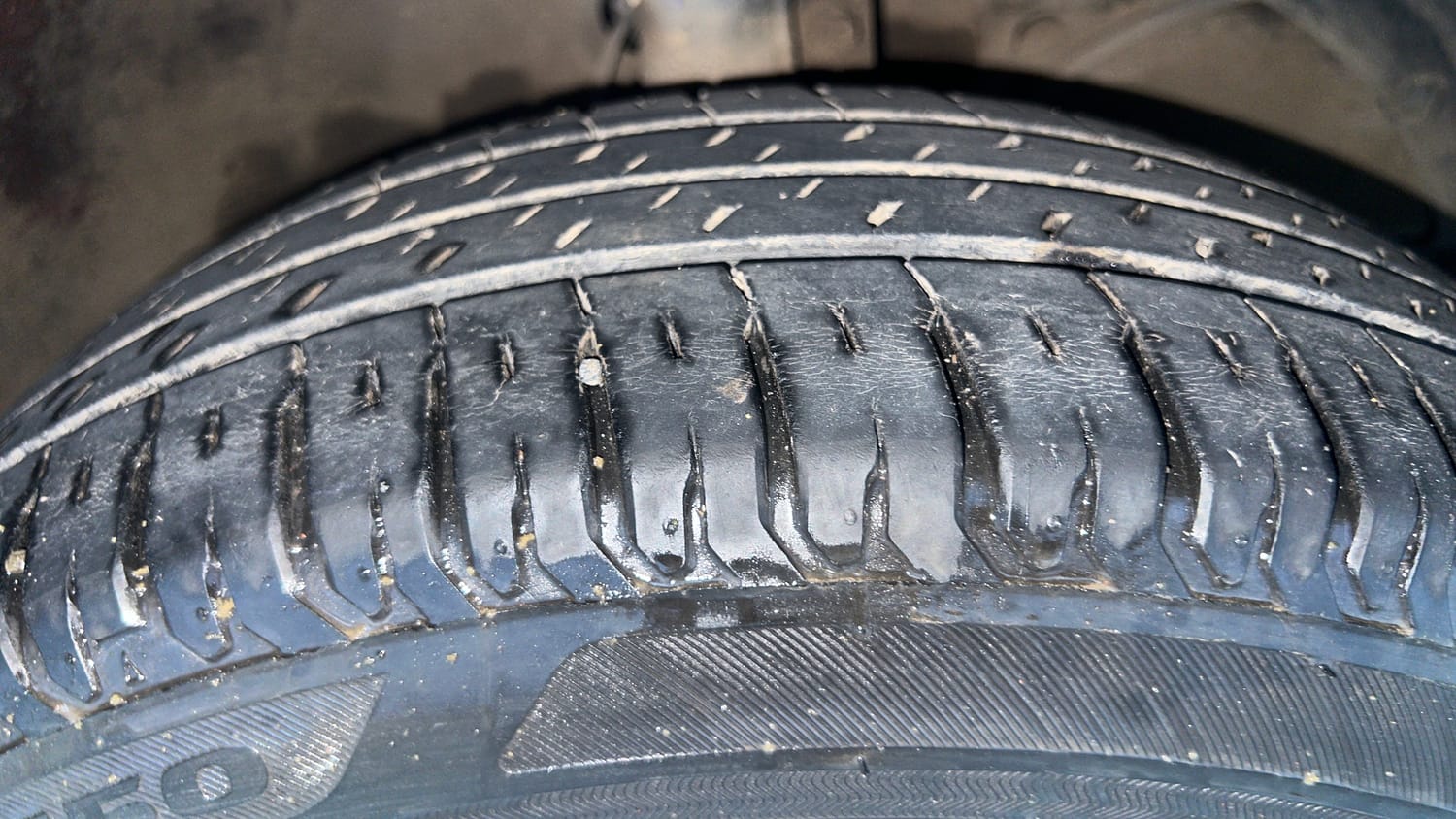Used 2022 Maruti Suzuki XL6 Zeta AT Petrol Petrol Automatic tyres RIGHT FRONT TYRE TREAD VIEW