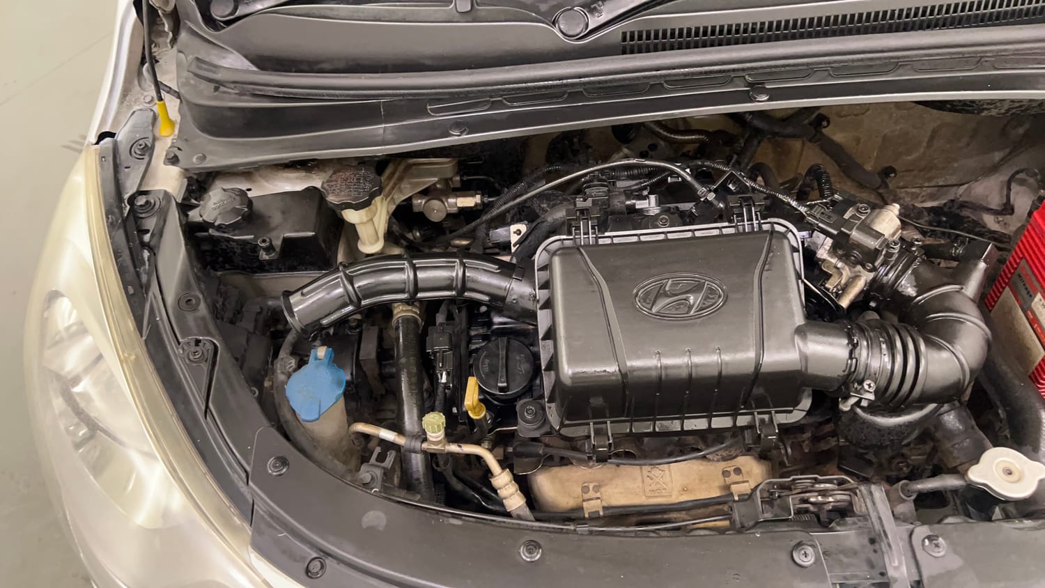 Used 2012 Hyundai i10 Magna 1.1 iRDE2 Petrol Manual engine ENGINE RIGHT SIDE VIEW