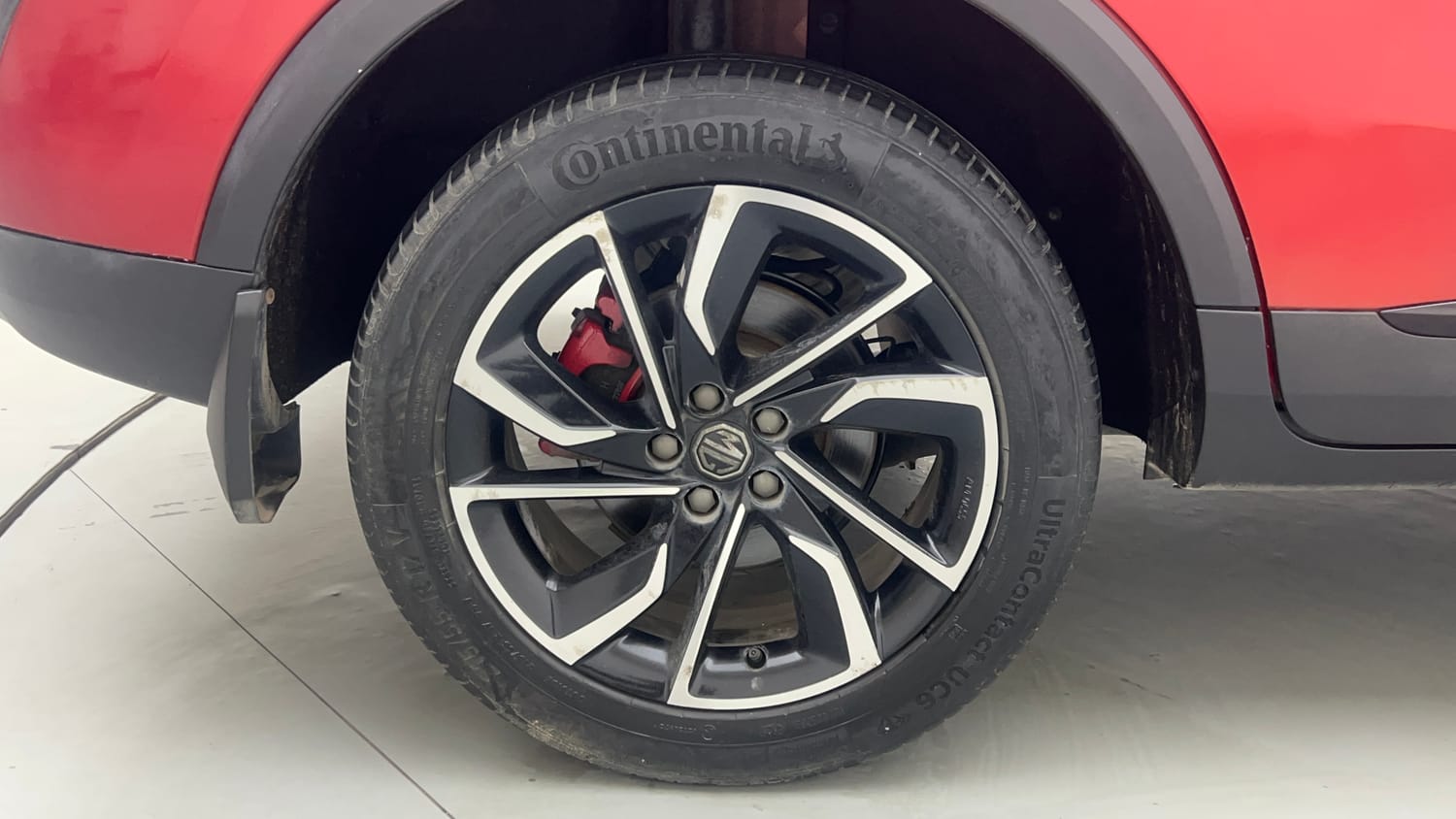Used 2022 MG Motors Astor Savvy 1.3 Turbo AT S Red Petrol Automatic tyres RIGHT REAR TYRE RIM VIEW