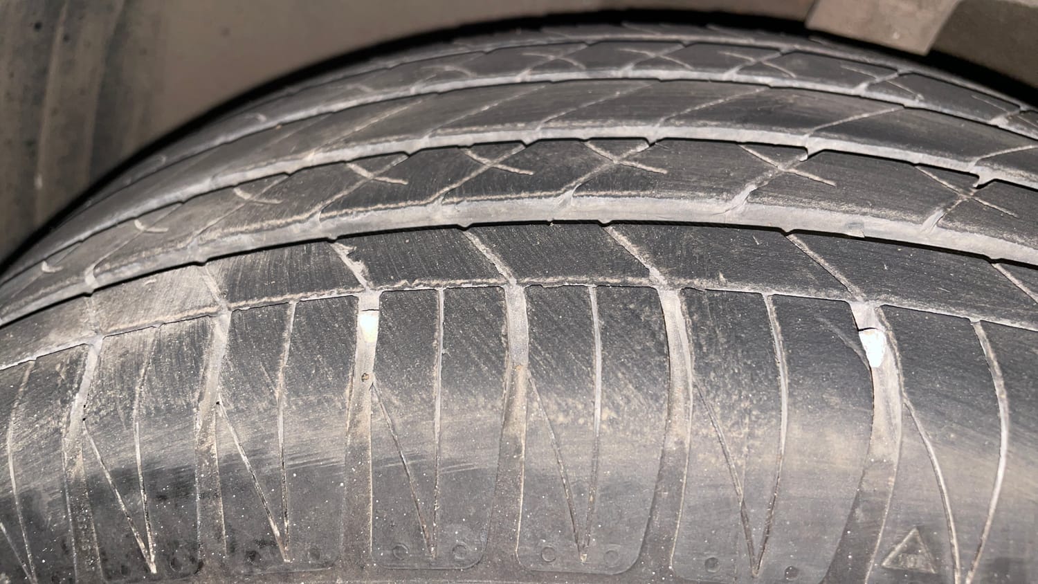 Used 2023 Kia Sonet HTX 1.0 DCT Petrol Automatic tyres LEFT FRONT TYRE TREAD VIEW