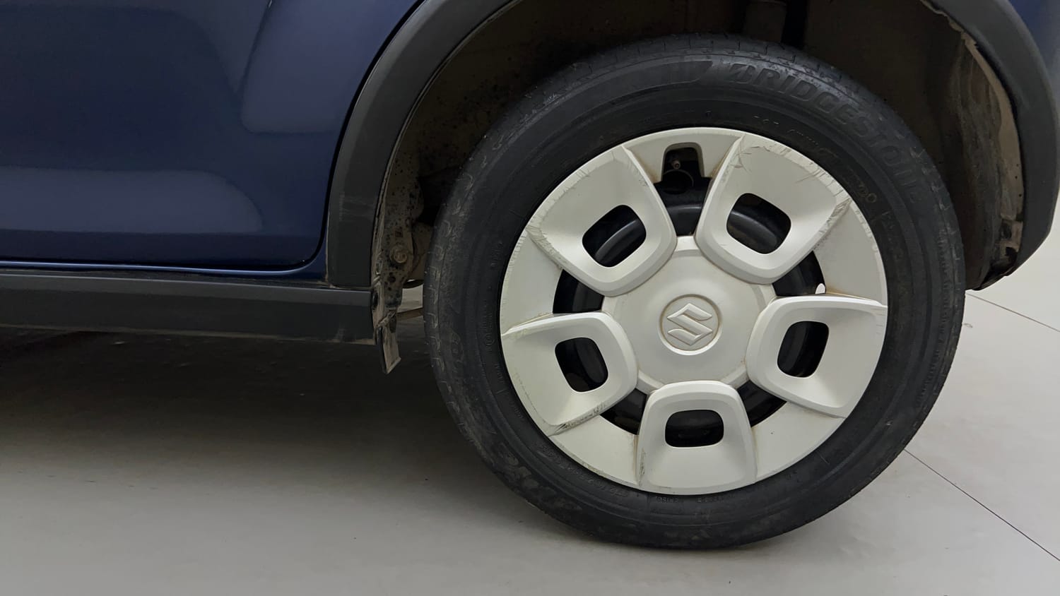 Used 2020 Maruti Suzuki Ignis Delta 1.2 AMT Petrol Automatic tyres LEFT REAR TYRE RIM VIEW