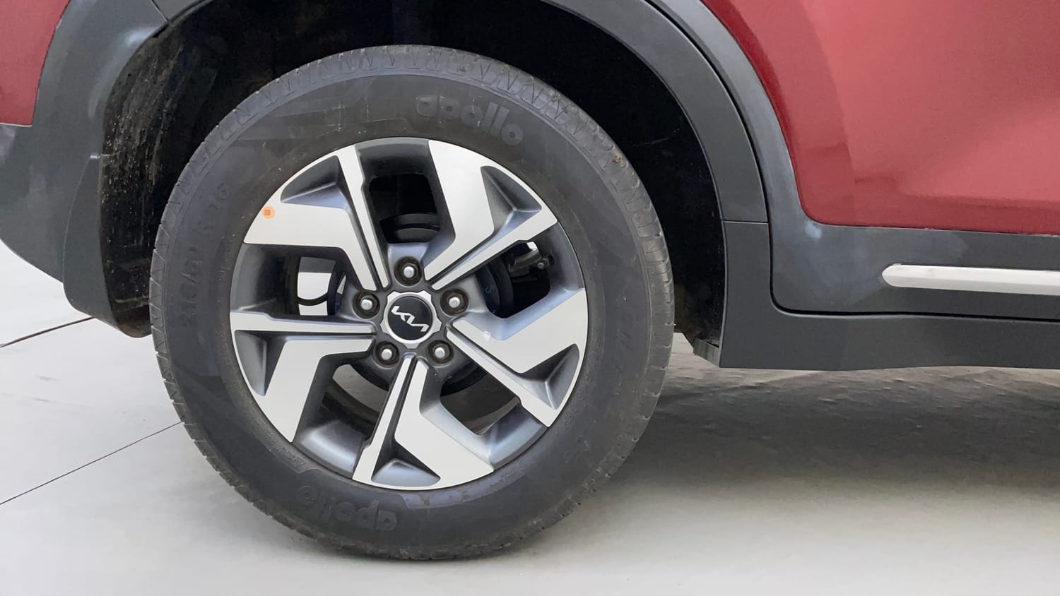 Used 2023 Kia Sonet HTX 1.0 DCT Petrol Automatic tyres RIGHT REAR TYRE RIM VIEW