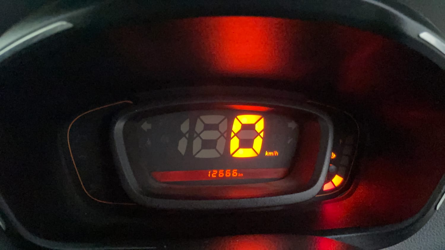 Used 2018 Renault Kwid RXT Petrol Manual interior CLUSTERMETER VIEW
