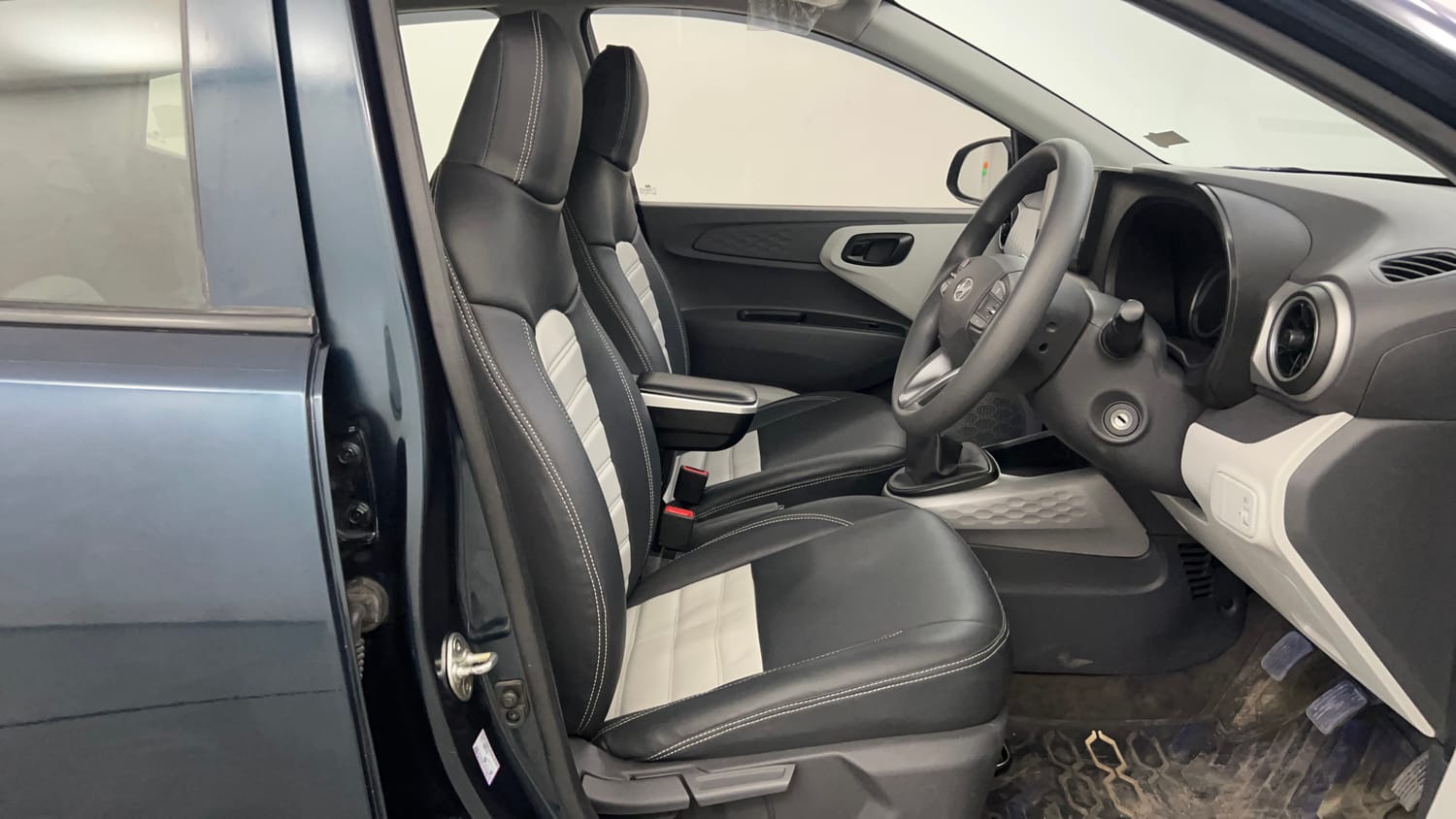 Used 2023 Hyundai Grand i10 Nios Magna 1.2 Kappa VTVT Petrol Manual interior RIGHT SIDE FRONT DOOR CABIN VIEW