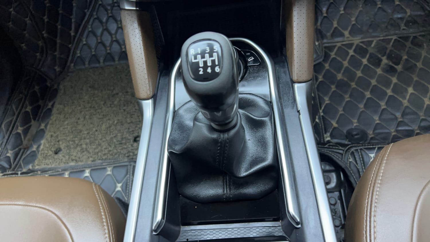 Used 2019 Tata Harrier XZ Diesel Manual interior GEAR  KNOB VIEW