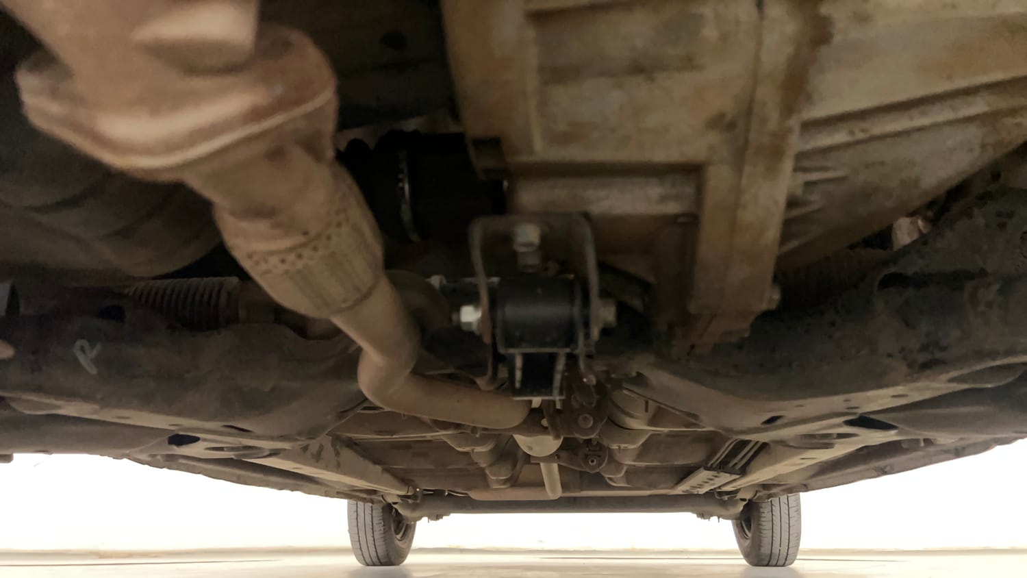 Used 2012 Hyundai i10 Magna 1.1 iRDE2 Petrol Manual extra FRONT LEFT UNDERBODY VIEW