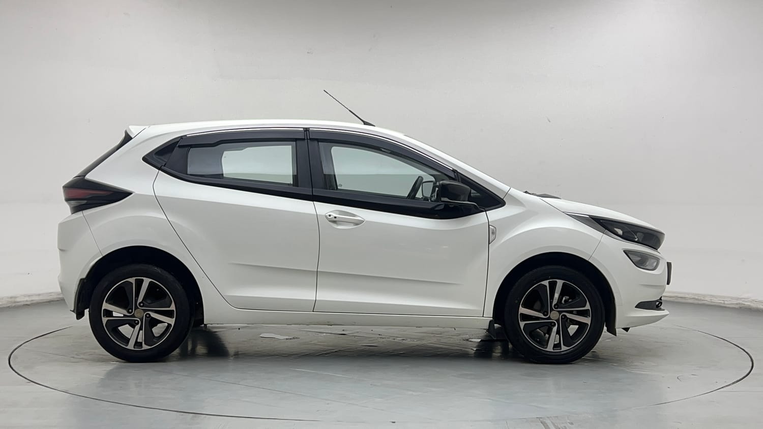 Used 2022 Tata Altroz XZA Petrol Petrol Automatic exterior RIGHT SIDE VIEW