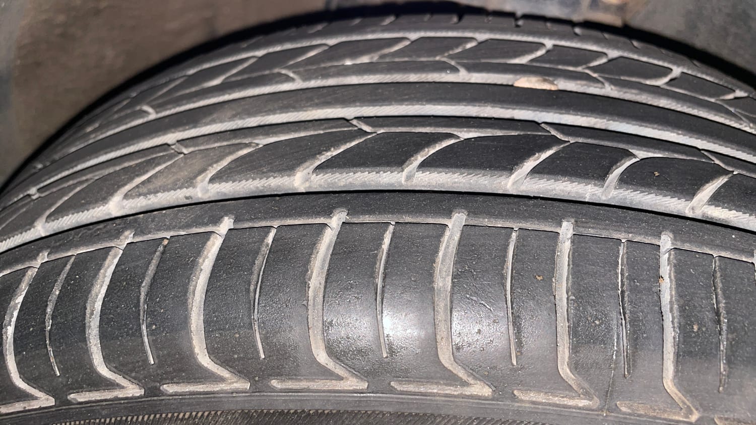 Used 2014 Volkswagen Vento Highline Petrol Petrol Manual tyres RIGHT FRONT TYRE TREAD VIEW