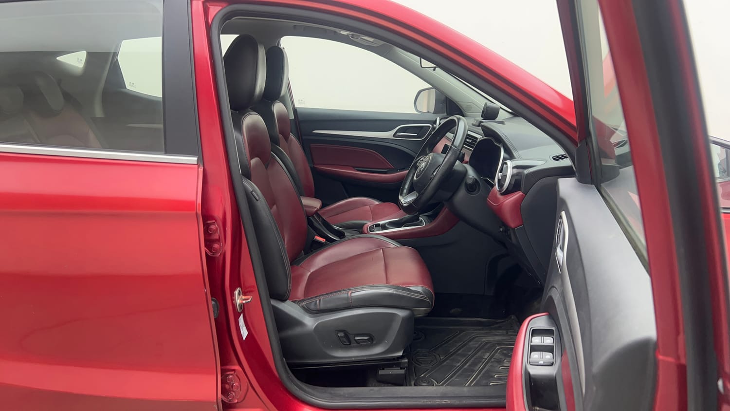 Used 2022 MG Motors Astor Savvy 1.3 Turbo AT S Red Petrol Automatic interior RIGHT SIDE FRONT DOOR CABIN VIEW