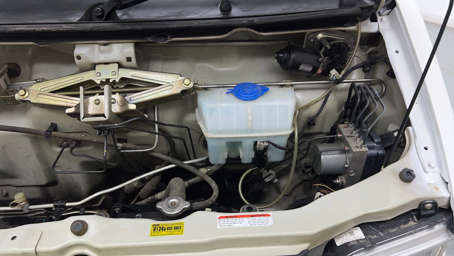 Used 2022 Maruti Suzuki Eeco 5 STR AC (O) Petrol Manual engine ENGINE LEFT SIDE VIEW