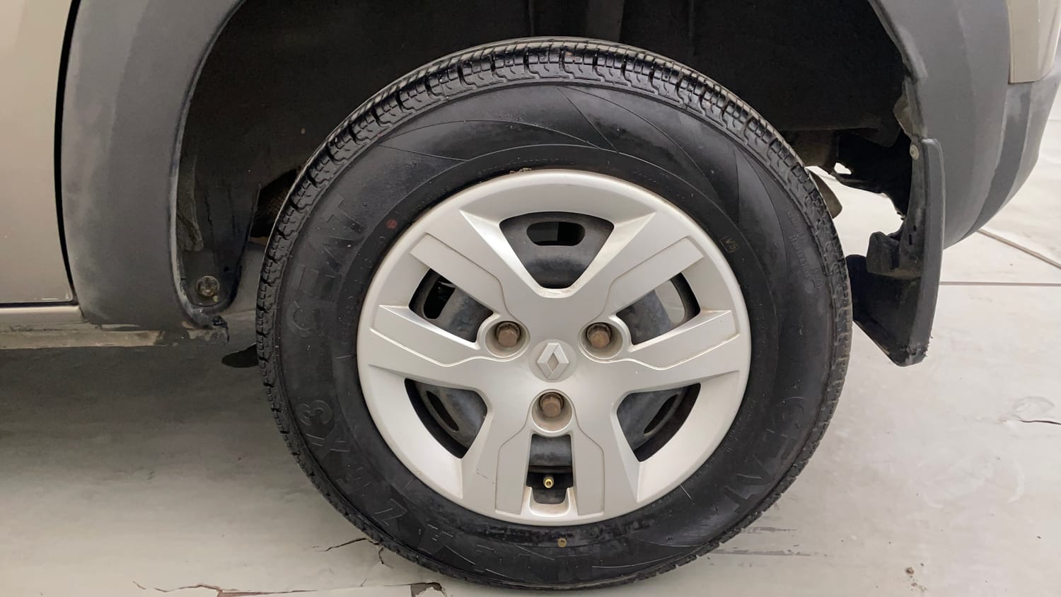 Used 2016 Renault Kwid RXT Petrol Manual tyres LEFT REAR TYRE RIM VIEW
