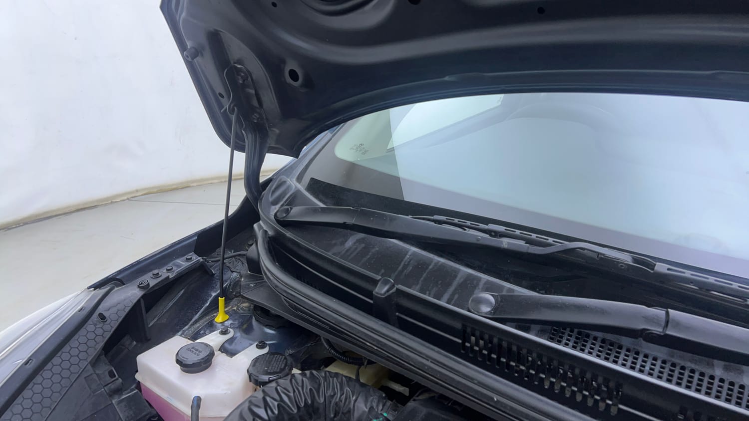 Used 2024 Hyundai Aura S 1.2 CNG Cng Manual engine ENGINE RIGHT SIDE HINGE & APRON VIEW