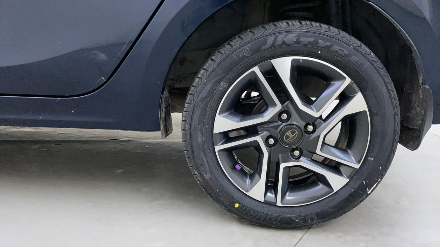 Used 2020 Tata Tigor XZ Plus Petrol Manual tyres LEFT REAR TYRE RIM VIEW