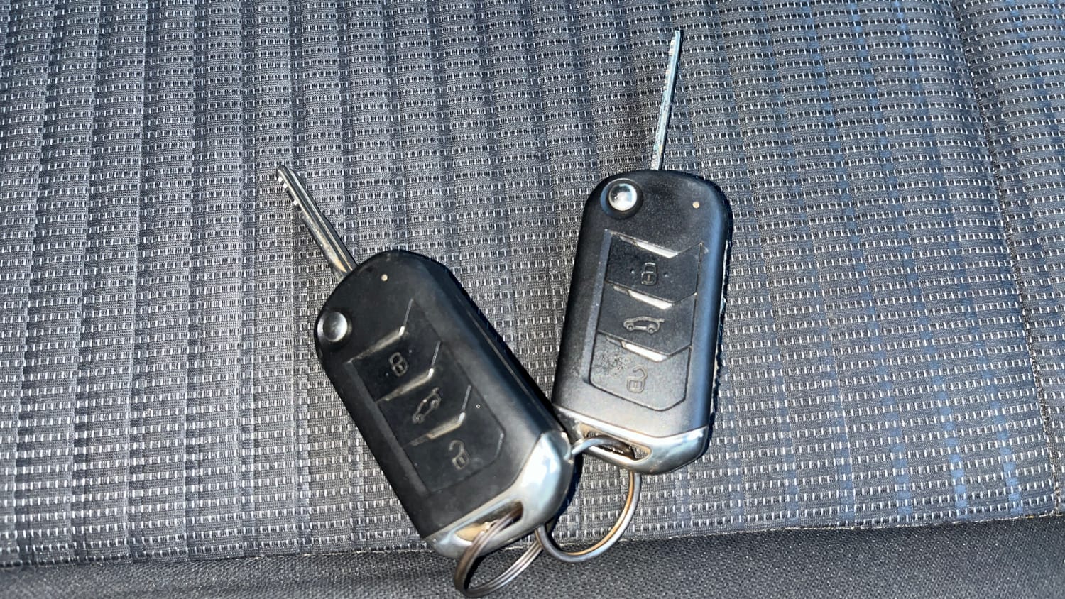 Used 2024 Mahindra XUV700 AX 5 Petrol AT 5 STR Petrol Automatic extra CAR KEY VIEW