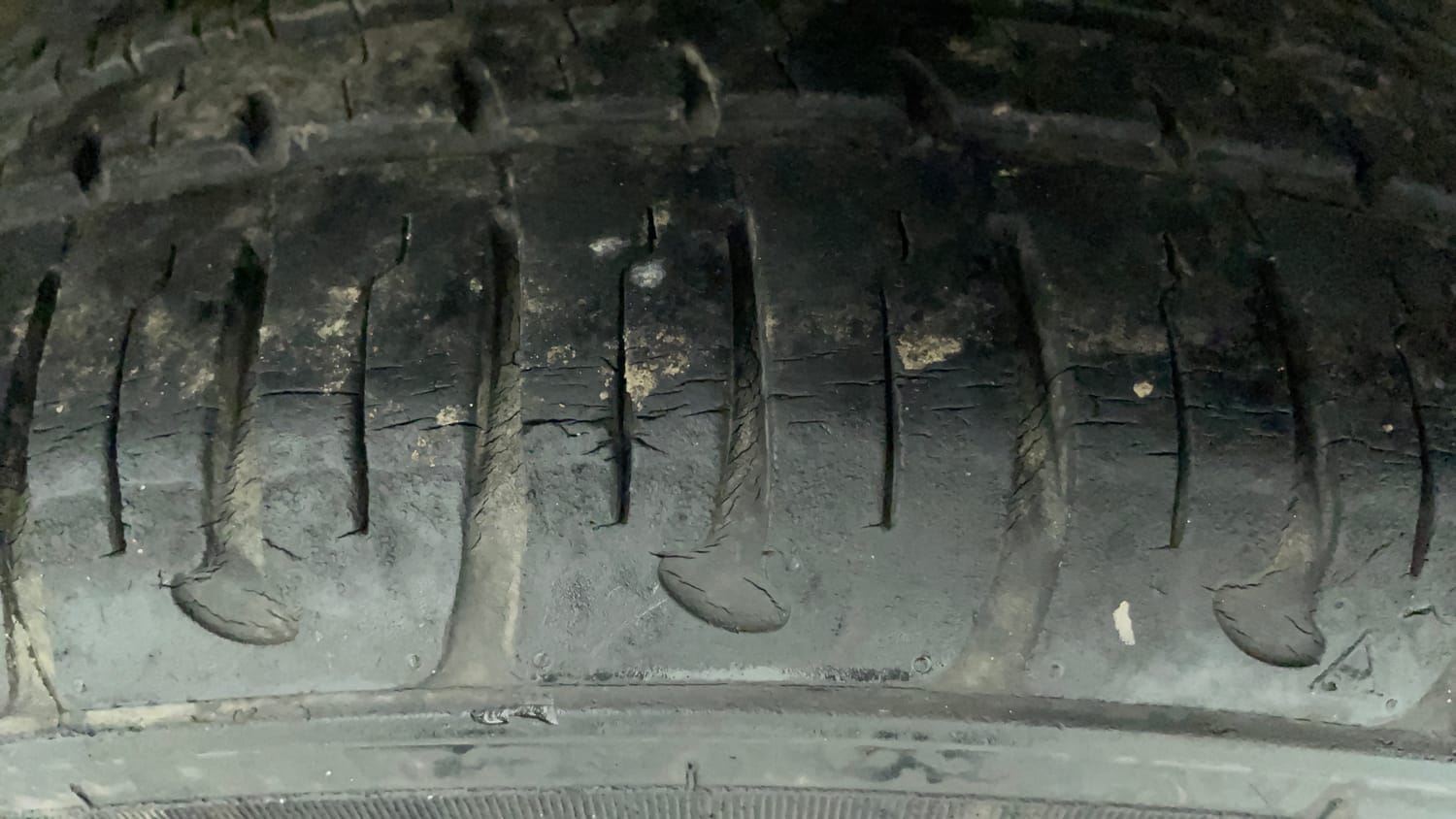 Used 2018 Hyundai Grand i10 Sportz (O) 1.2 Kappa VTVT Petrol Manual tyres LEFT REAR TYRE TREAD VIEW