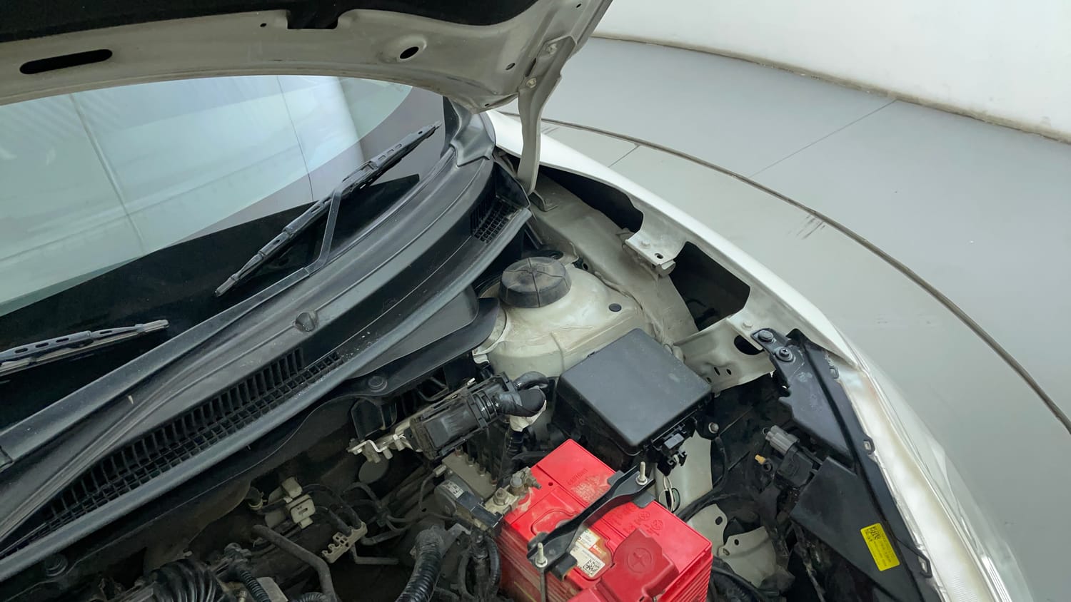 Used 2018 Maruti Suzuki Swift VXi Petrol Manual engine ENGINE LEFT SIDE HINGE & APRON VIEW