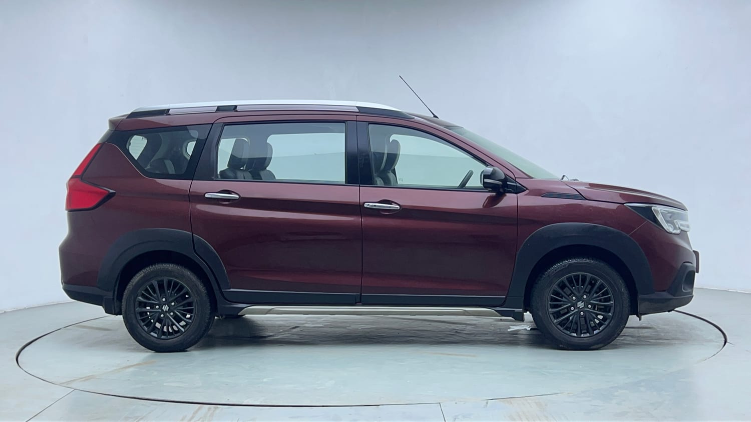 Used 2022 Maruti Suzuki XL6 Zeta AT Petrol Petrol Automatic exterior RIGHT SIDE VIEW