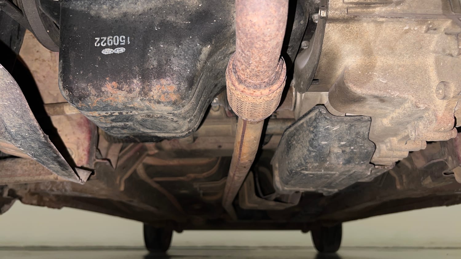 Used 2015 Hyundai Eon Magna + Petrol Manual extra FRONT LEFT UNDERBODY VIEW