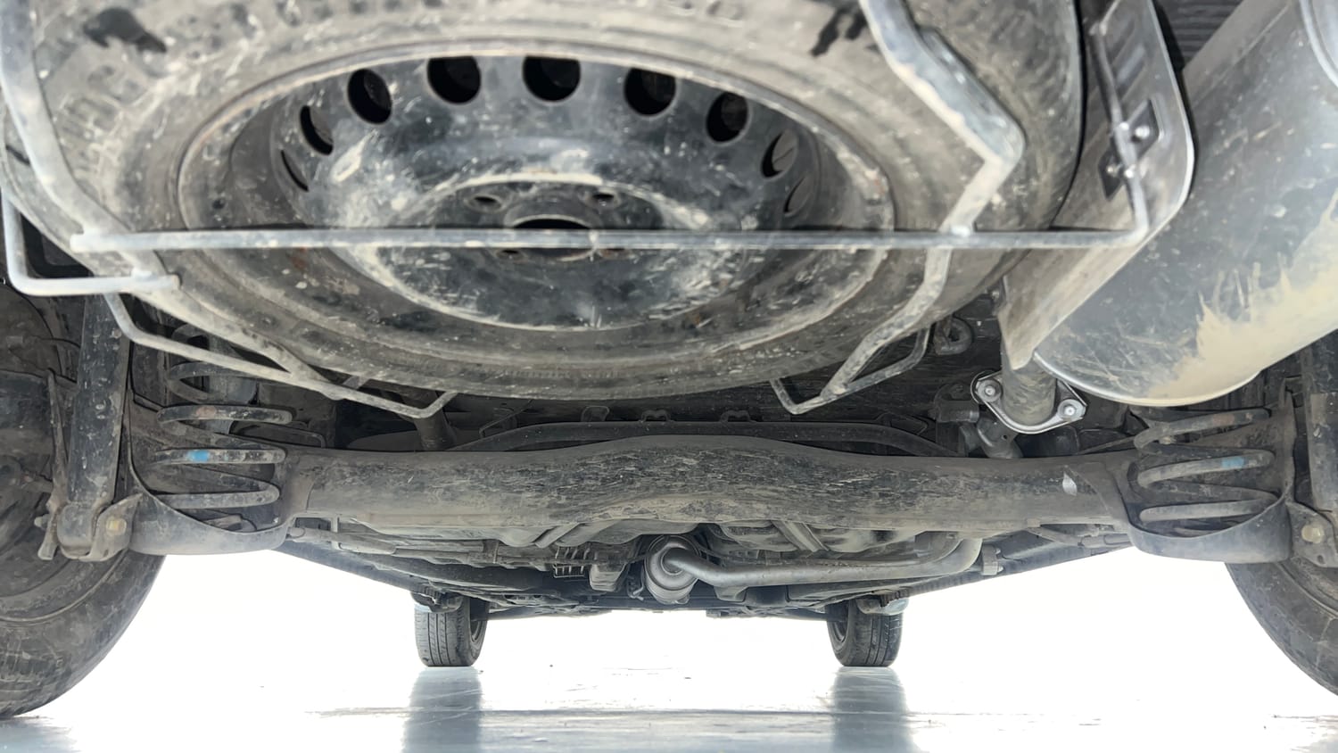 Used 2015 Honda Mobilio S Petrol Petrol Manual extra REAR UNDERBODY VIEW (TAKEN FROM REAR)
