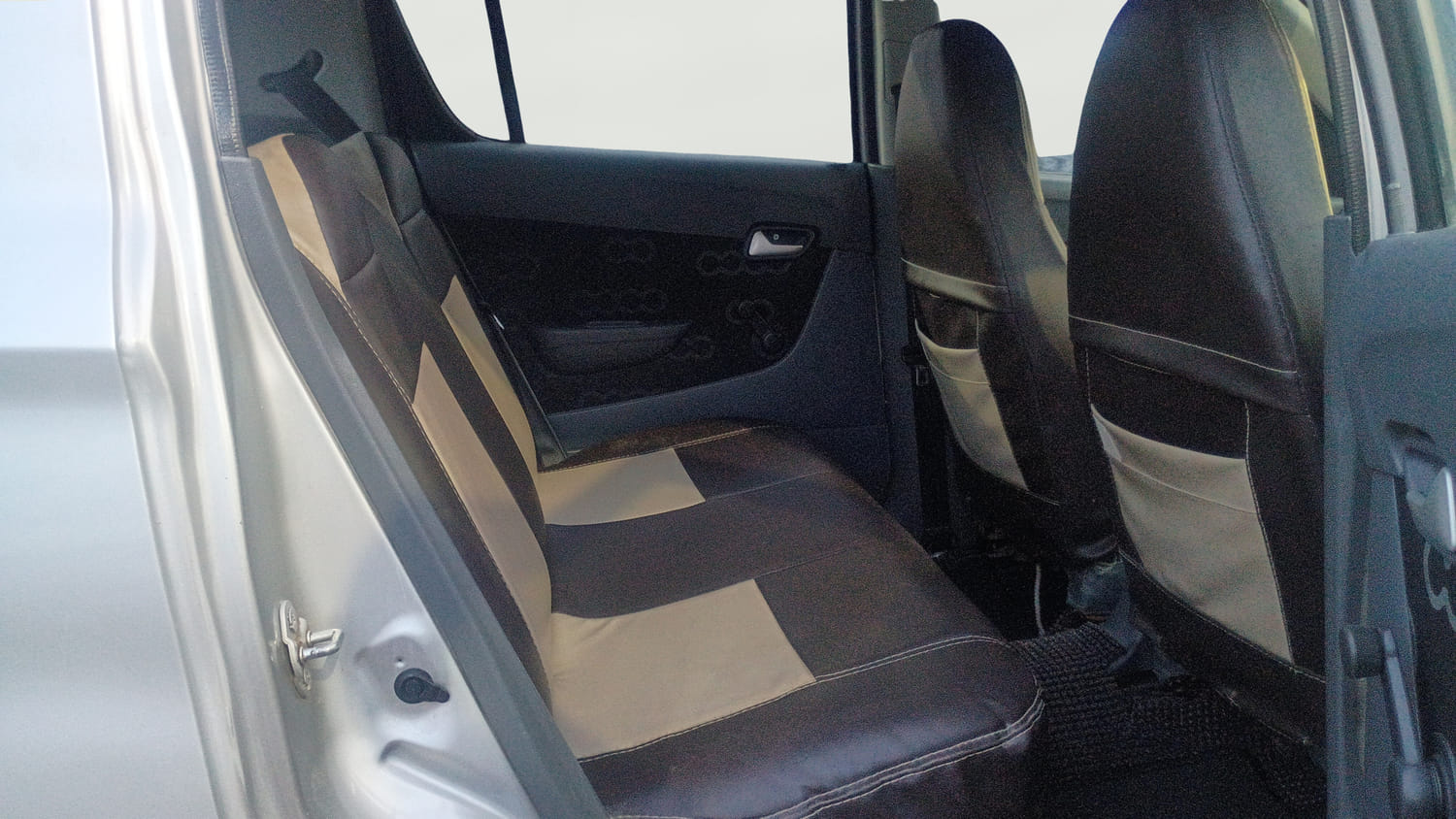 Used 2015 Maruti Suzuki Alto 800 Lxi Petrol Manual interior RIGHT SIDE REAR DOOR CABIN VIEW