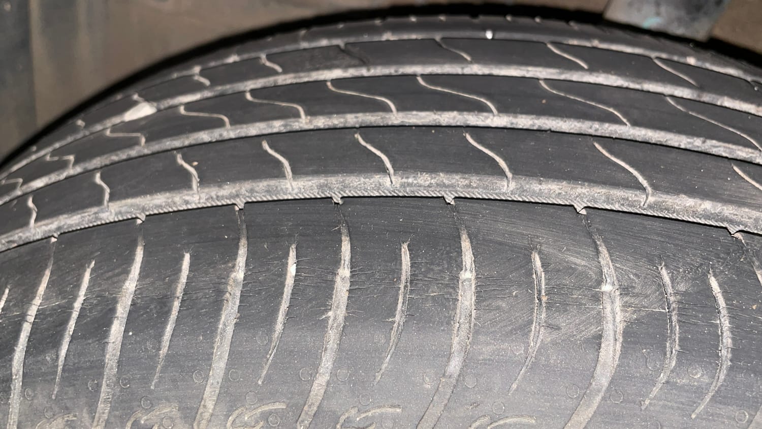 Used 2023 Maruti Suzuki Brezza ZXi Plus Petrol Manual tyres LEFT FRONT TYRE TREAD VIEW