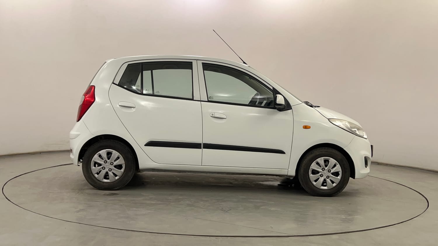 Used 2012 Hyundai i10 Magna 1.1 iRDE2 Petrol Manual exterior RIGHT SIDE VIEW