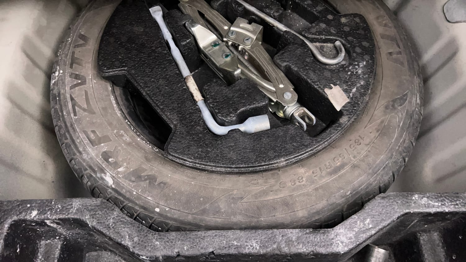 Used 2016 Maruti Suzuki Ciaz ZXi  AT Petrol Automatic tyres SPARE TYRE VIEW