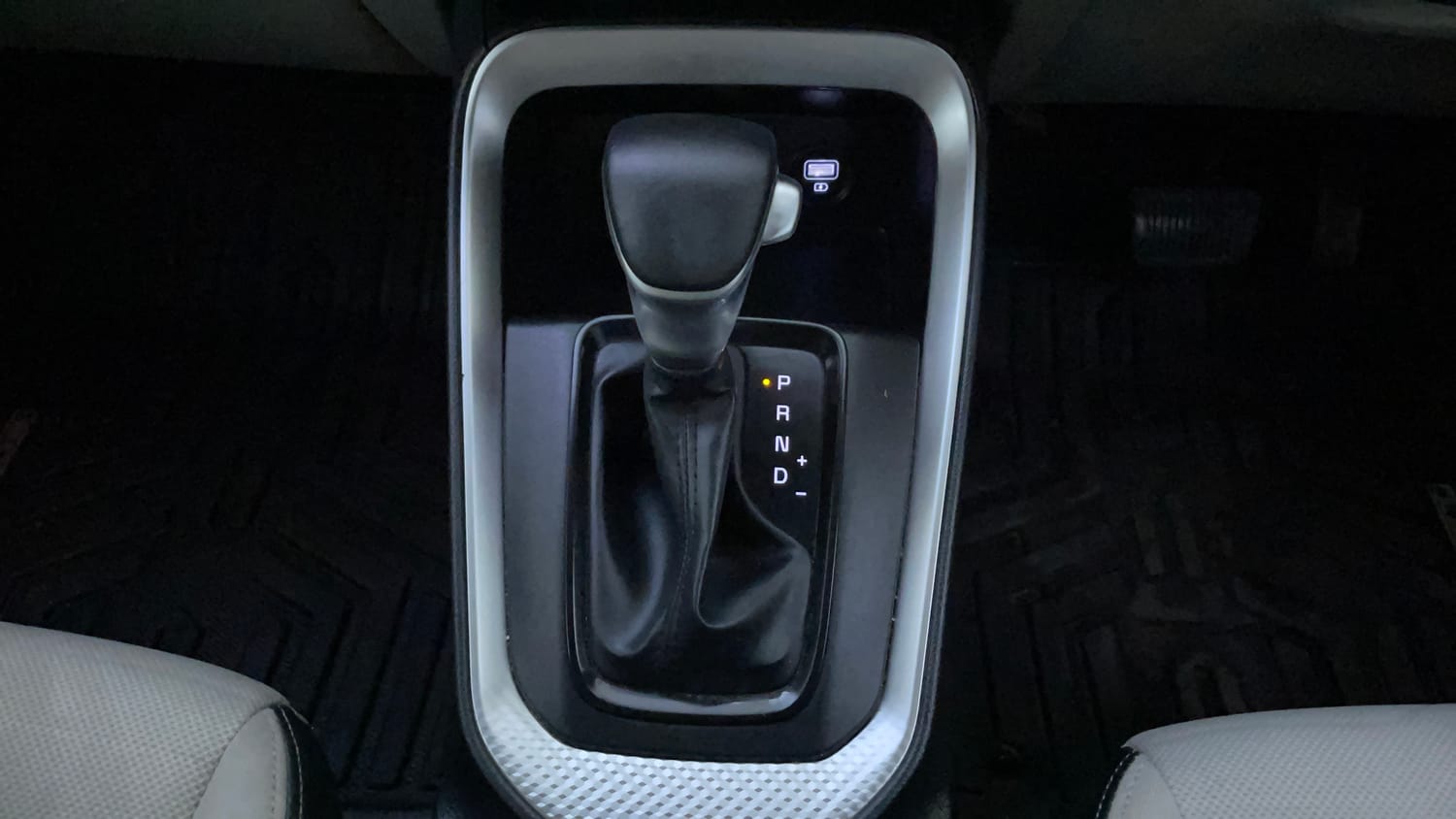 Used 2023 Kia Sonet HTX 1.0 DCT Petrol Automatic interior GEAR  KNOB VIEW