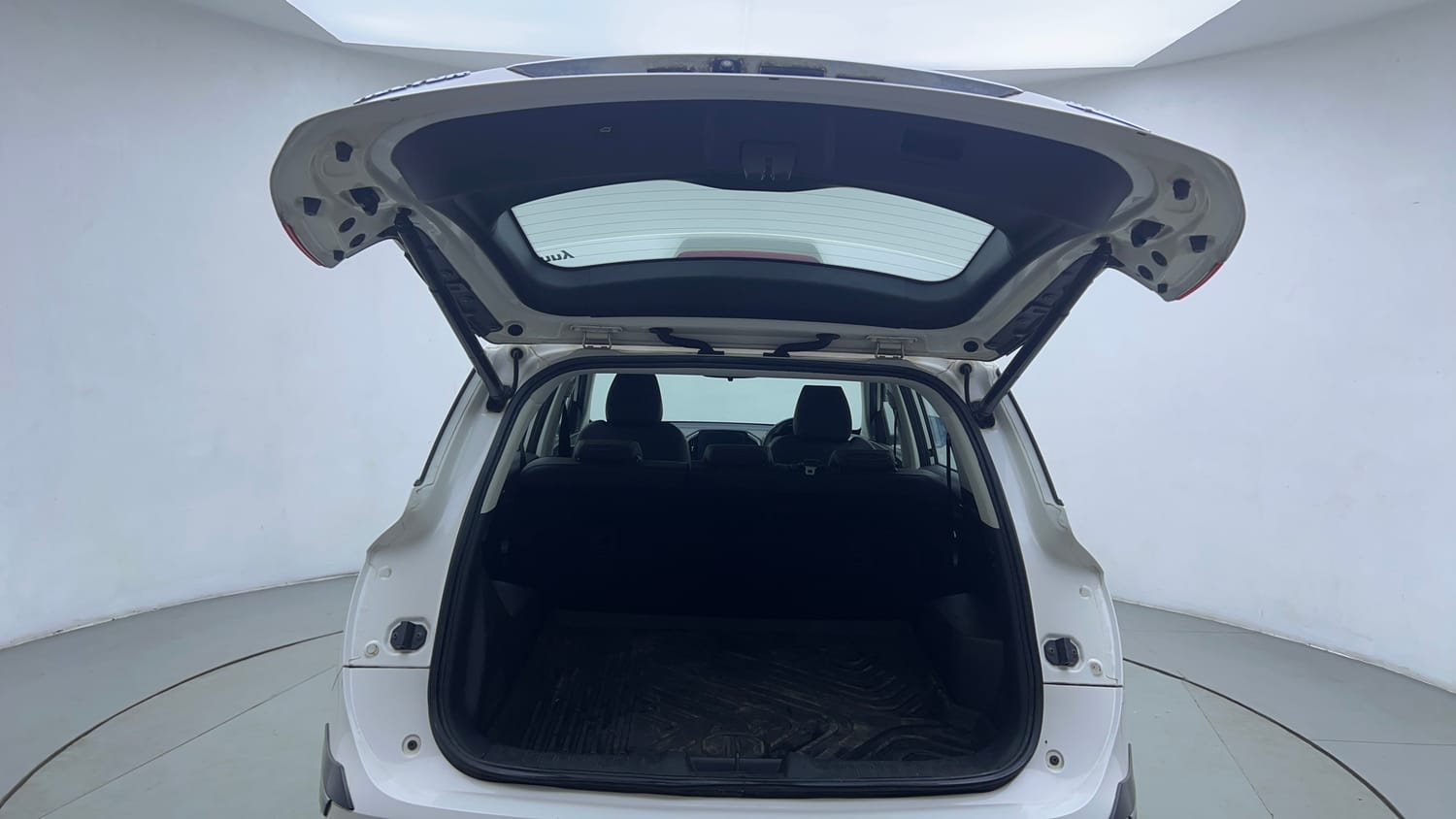 Used 2019 MG Motors Hector Sharp Hybrid 1.5 Petrol Hybrid Manual interior DICKY DOOR OPEN VIEW