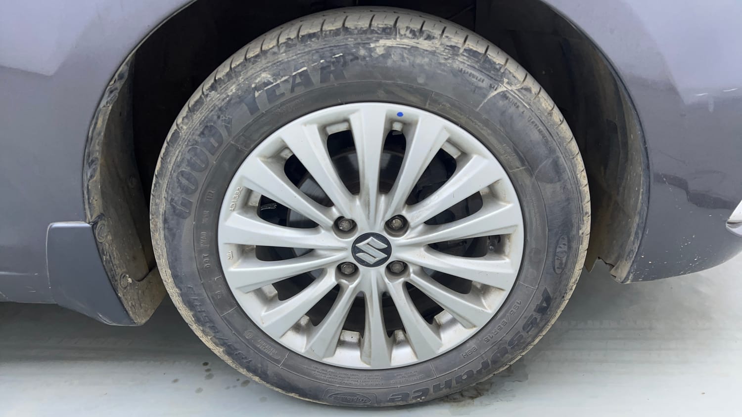 Used 2023 Maruti Suzuki Ciaz Zeta 1.5 Petrol Manual tyres RIGHT FRONT TYRE RIM VIEW