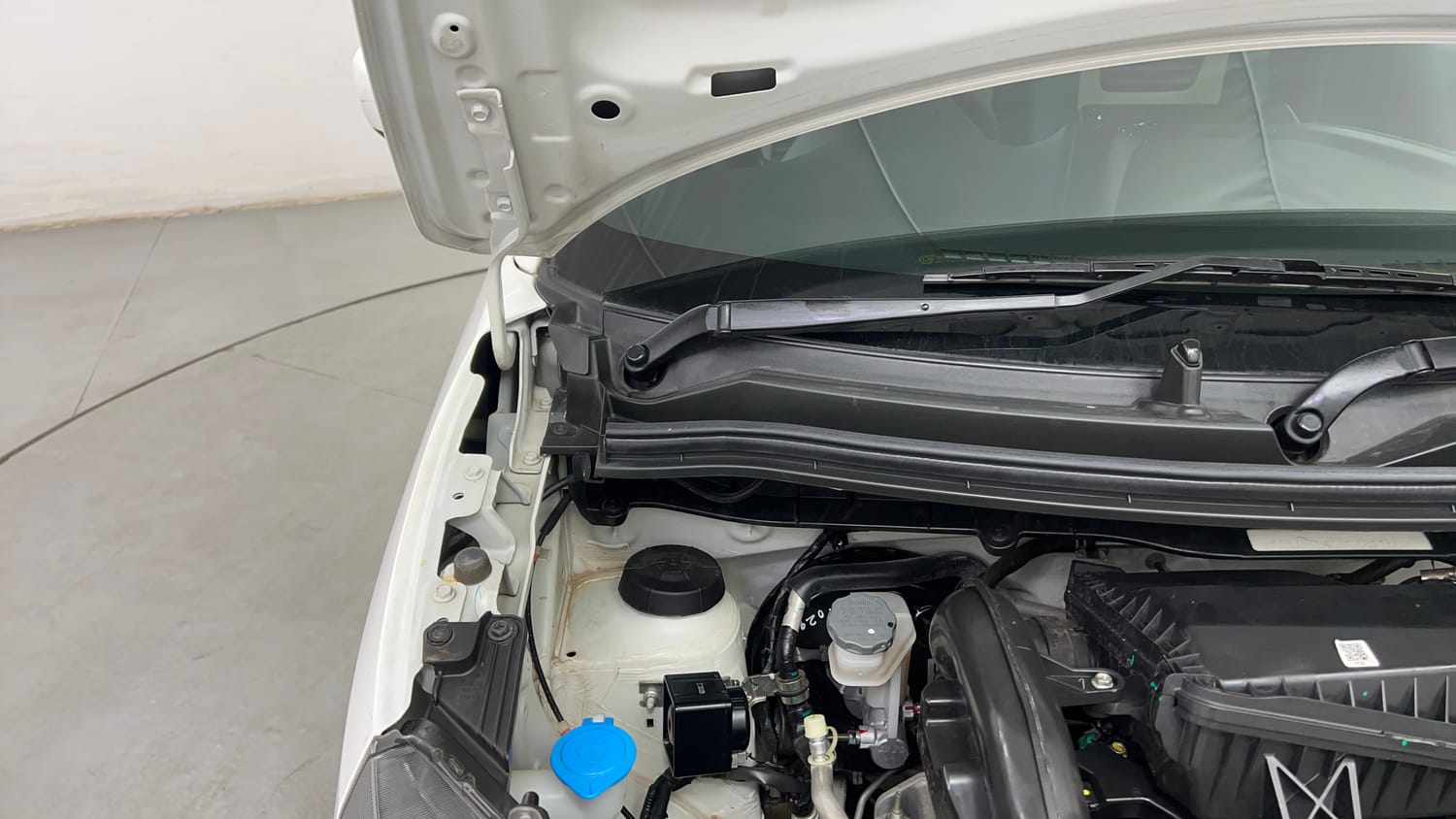 Used 2024 Maruti Suzuki Wagon R VXI 1.0 AGS Petrol Automatic engine ENGINE RIGHT SIDE HINGE & APRON VIEW