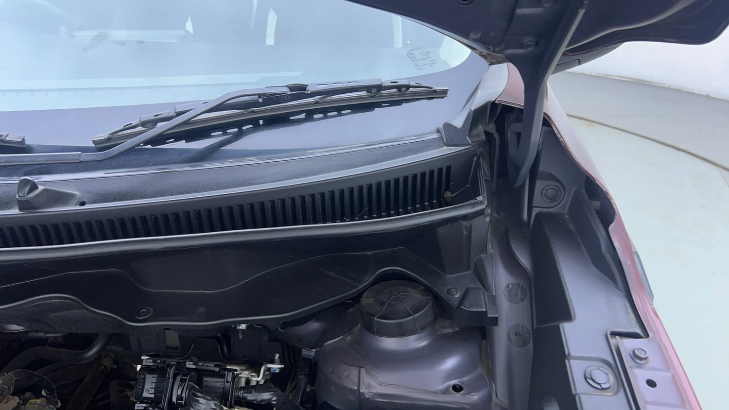 Used 2022 Maruti Suzuki XL6 Zeta AT Petrol Petrol Automatic engine ENGINE LEFT SIDE HINGE & APRON VIEW