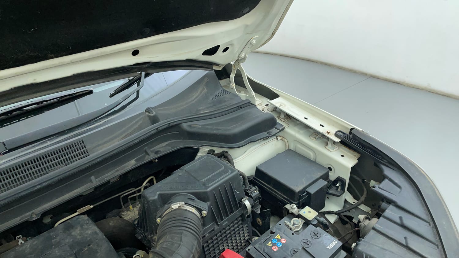 Used 2023 Mahindra XUV 300 W6 1.2 Petrol AMT Petrol Automatic engine ENGINE LEFT SIDE HINGE & APRON VIEW