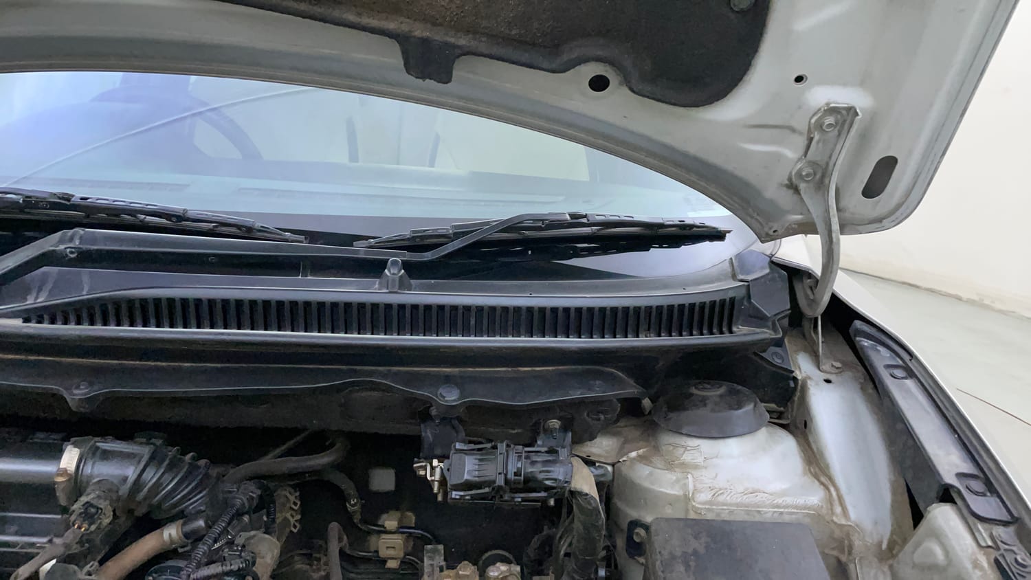 Used 2018 Maruti Suzuki Baleno Alpha 1.2 AT Petrol Automatic engine ENGINE LEFT SIDE HINGE & APRON VIEW