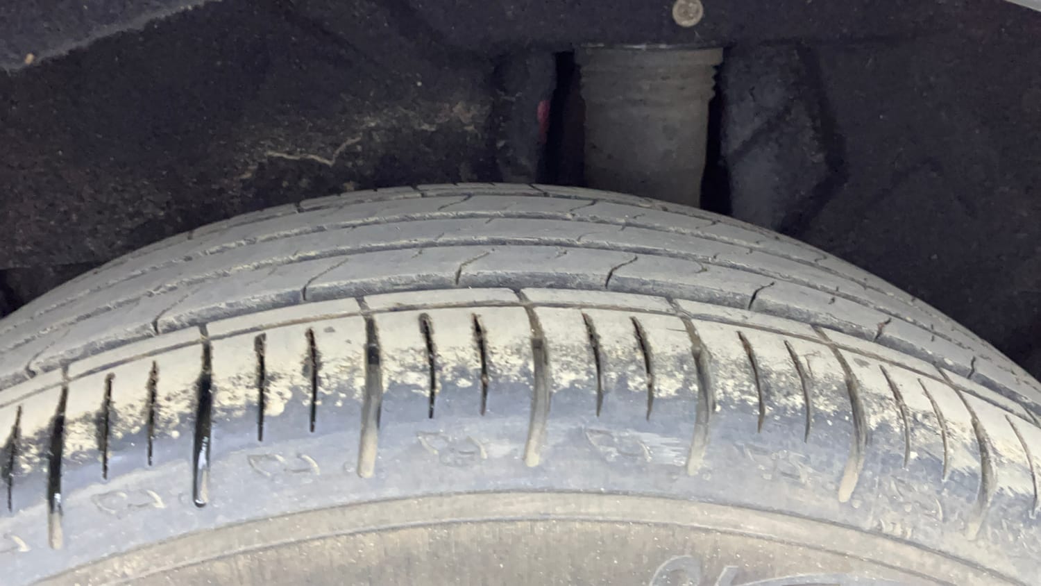 Used 2024 Mahindra XUV700 AX 5 Petrol AT 5 STR Petrol Automatic tyres LEFT REAR TYRE TREAD VIEW