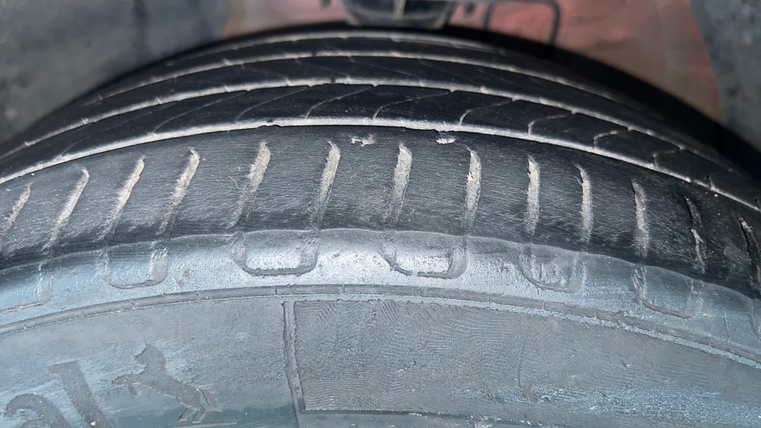 Used 2022 MG Motors Astor Savvy 1.3 Turbo AT S Red Petrol Automatic tyres LEFT FRONT TYRE TREAD VIEW