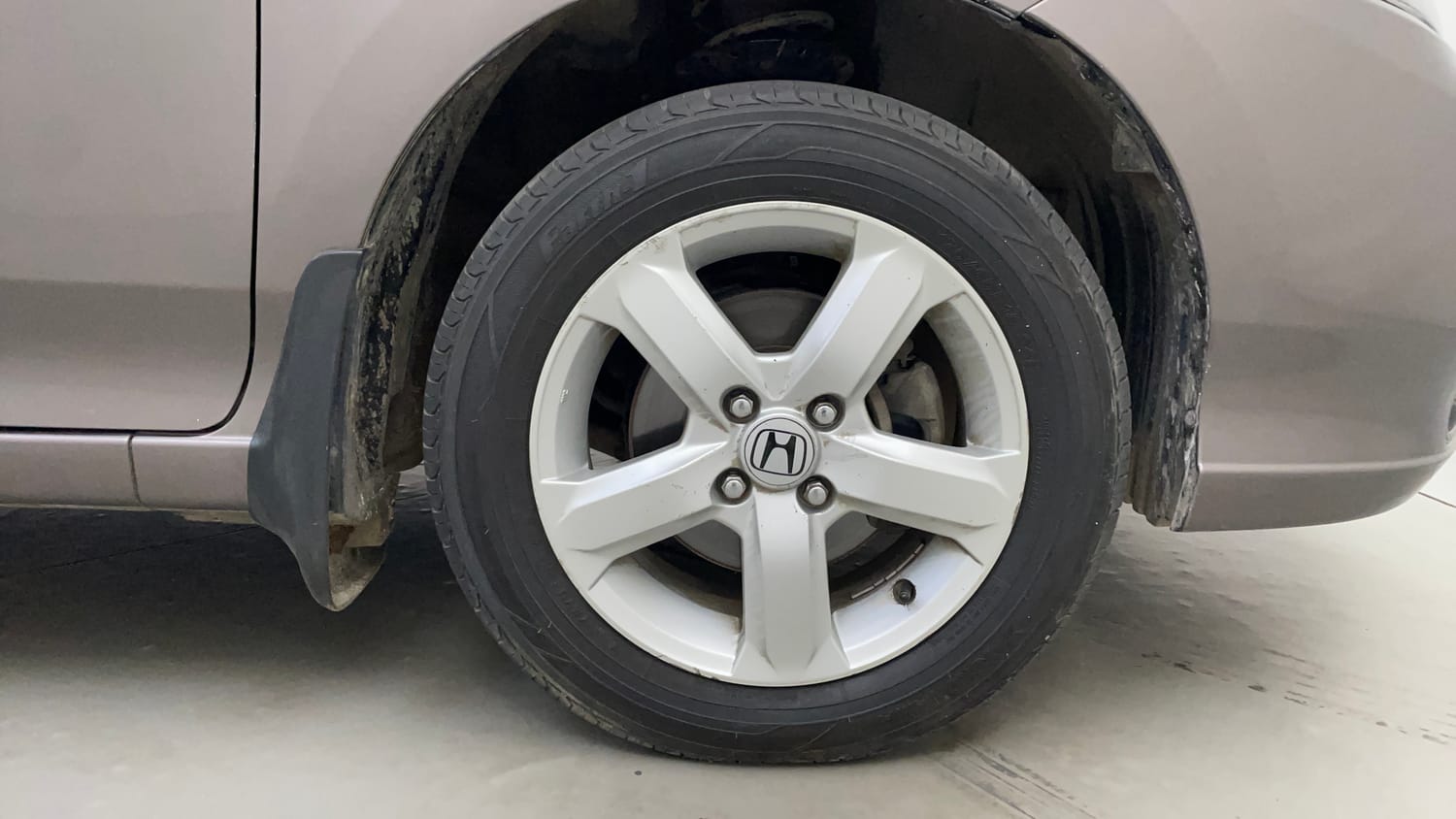 Used 2012 Honda City 1.5 S MT Petrol Manual tyres RIGHT FRONT TYRE RIM VIEW