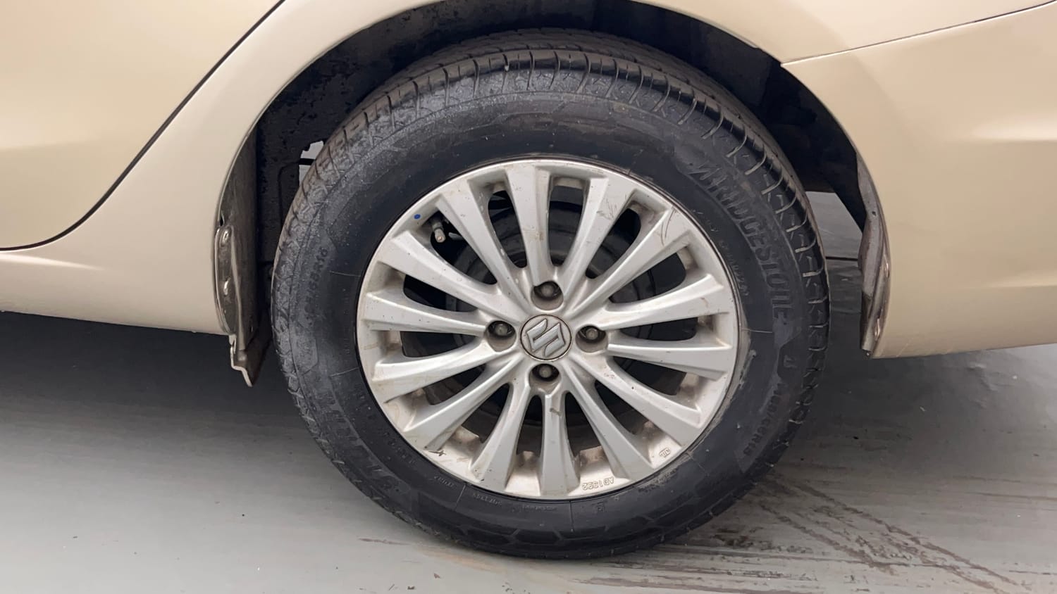 Used 2016 Maruti Suzuki Ciaz ZXi  AT Petrol Automatic tyres LEFT REAR TYRE RIM VIEW