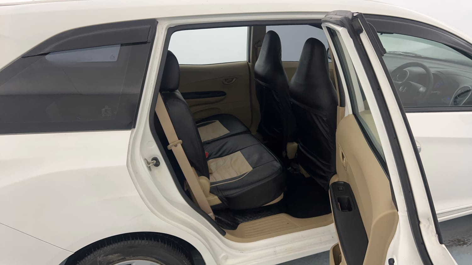 Used 2015 Honda Mobilio S Petrol Petrol Manual interior RIGHT SIDE REAR DOOR CABIN VIEW
