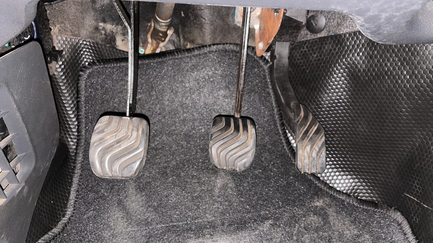 Used 2016 Renault Kwid RXT Petrol Manual interior PEDALS VIEW