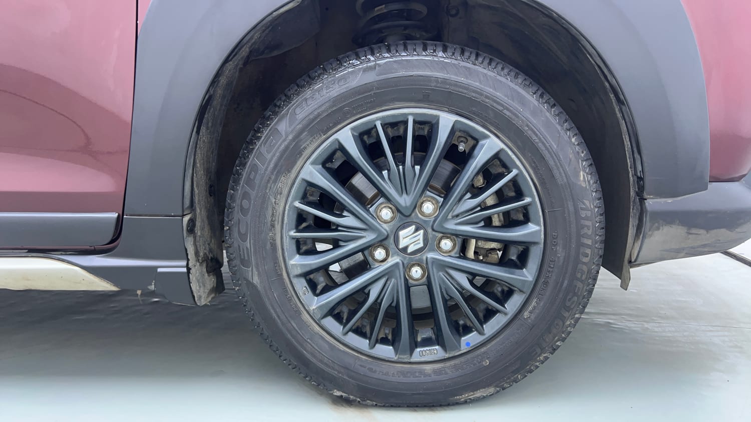 Used 2022 Maruti Suzuki XL6 Zeta AT Petrol Petrol Automatic tyres RIGHT FRONT TYRE RIM VIEW